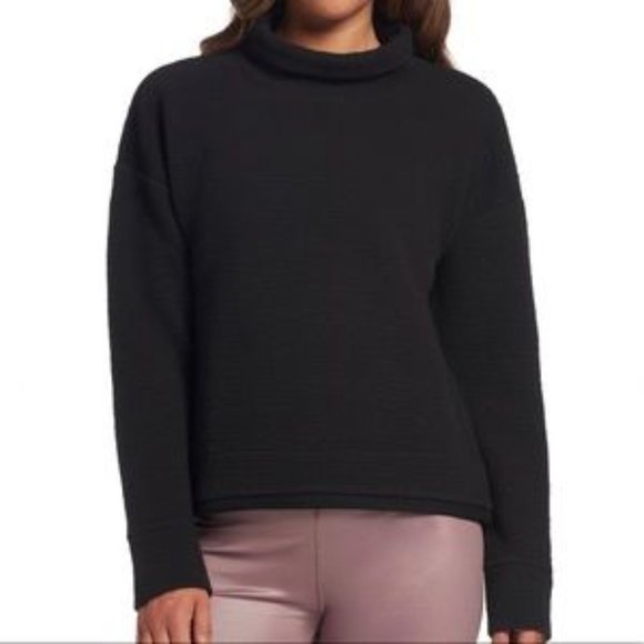 Carrie Underwood | Sweaters | Calia 